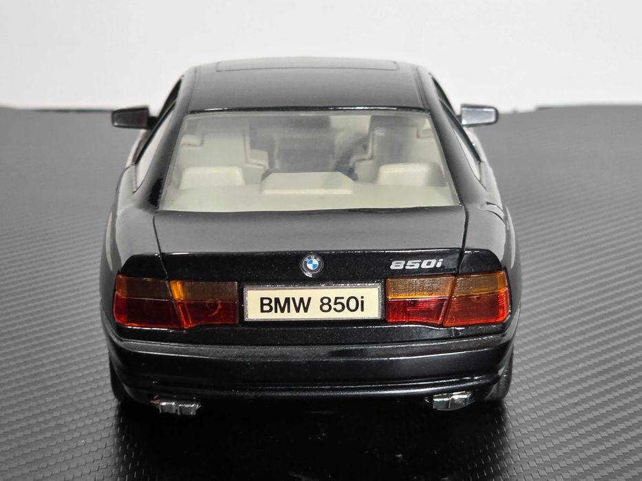 Macheta Auto 1/18 Maisto BMW 850i