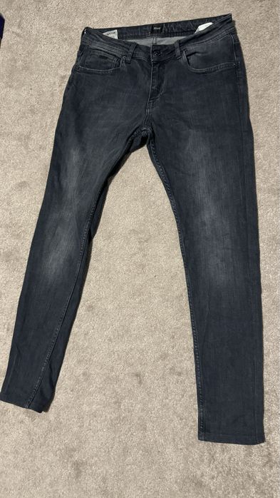 Blugi Hugo Boss impecabili