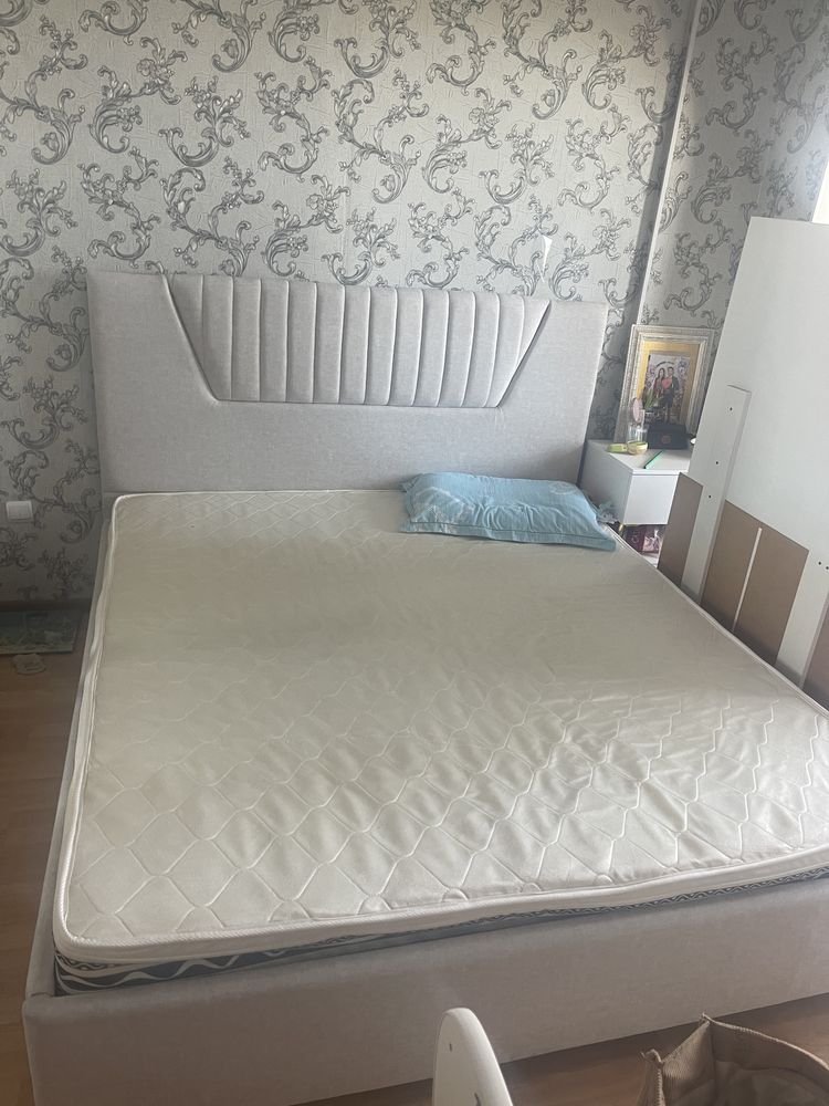 Продам спальный гарнитур
