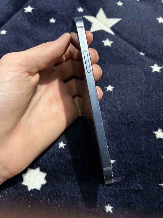 Vand iphone 12 simplu