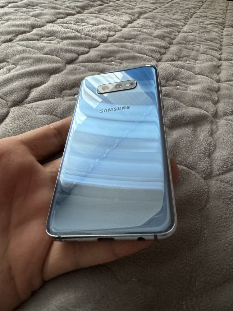 Samsung s10e blue,9,9/10