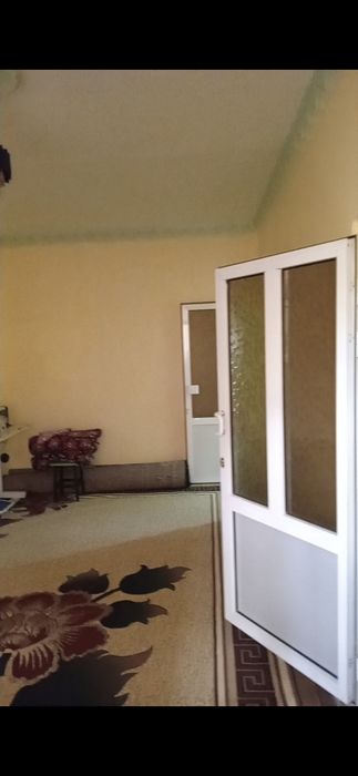 Srochno uy sotiladi 1 xonali 2 xonali qilingan 2chi etaj