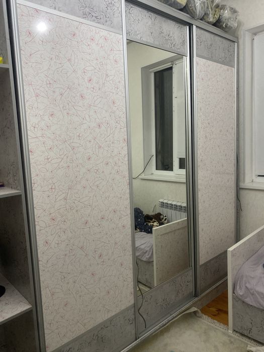 Большой шкаф для комнаты, в хорошем состоянии