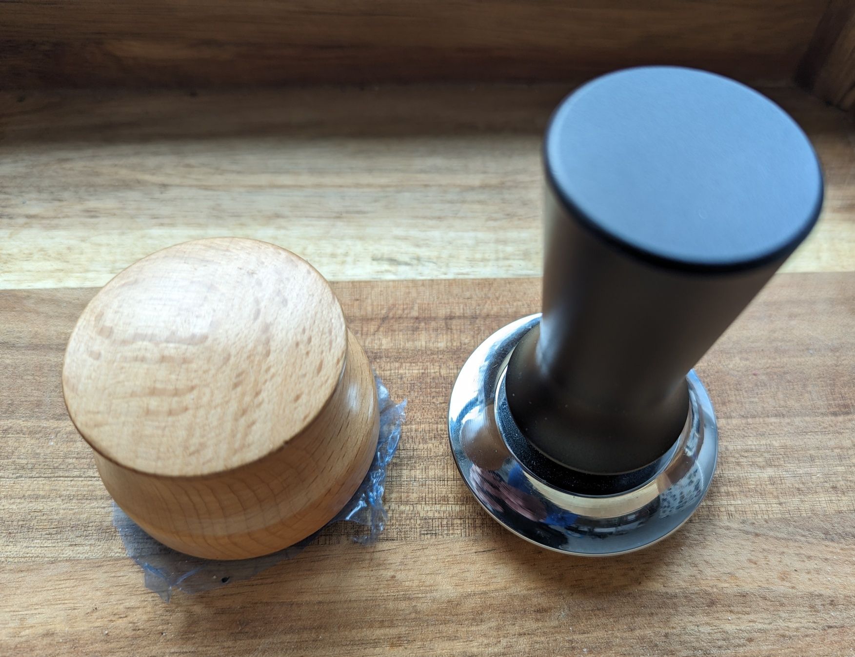 Tamper Dinamometric autonivelant  și nivelator cafea espresso 51mm