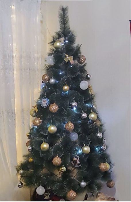 Продам елку 1,8м