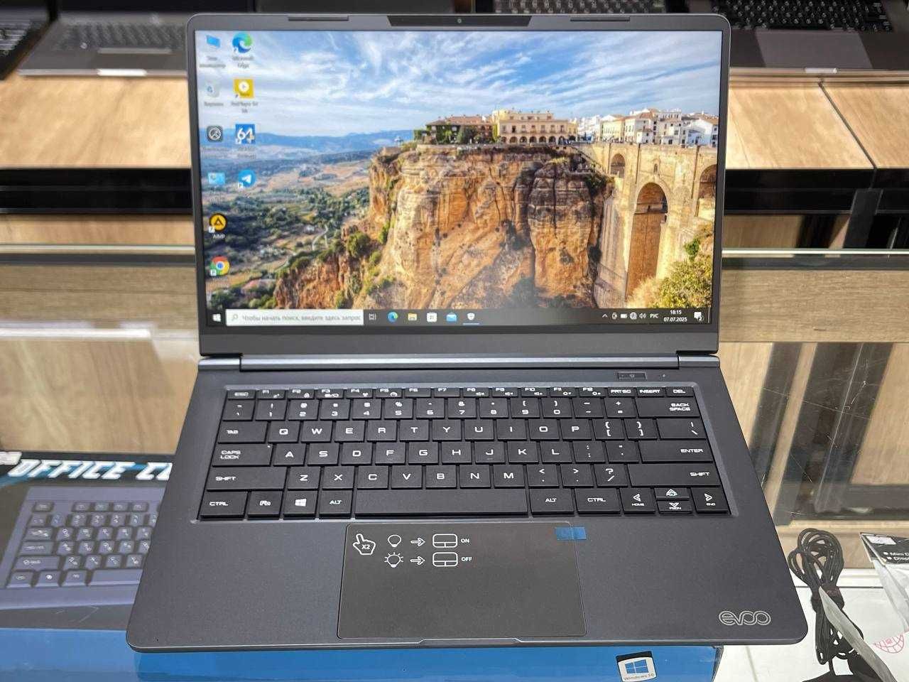 EVOO ultra slim AMD Ryzen 5 3500U озу8гб хард256ssd