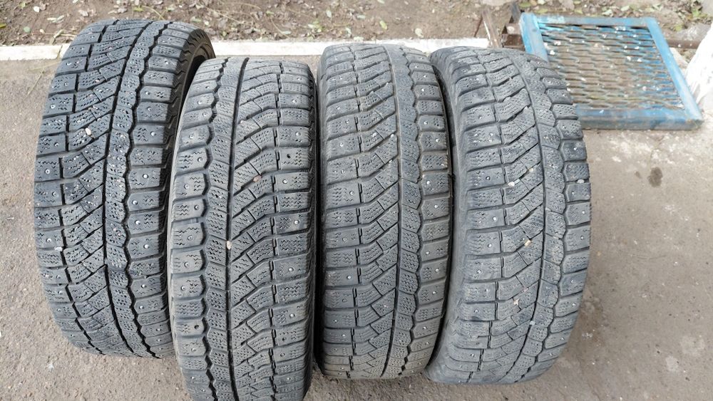 Продам Шины зимняя шипованная,