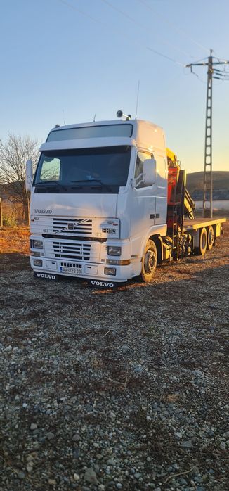 Camion ,platforma volvo cu macara