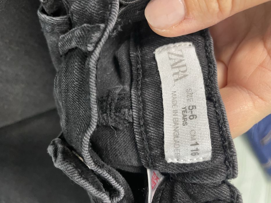 Blugi Zara , stare foarte buna