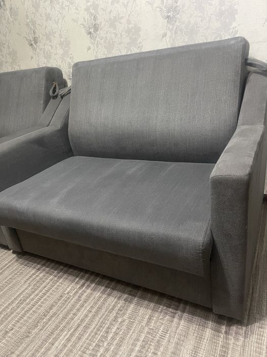 Диван-кровать , односпальный в отличном состояние.