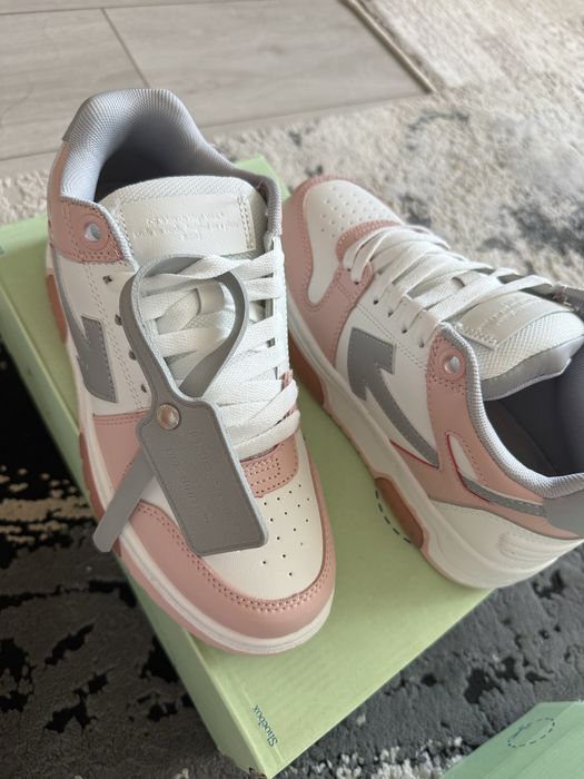 Off White ‘Out of office’