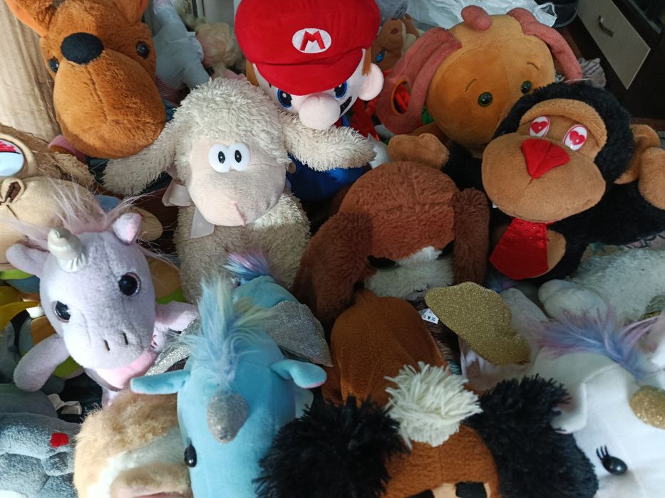 Продаю разные игрушки  на батарейках разные, двадцать штук