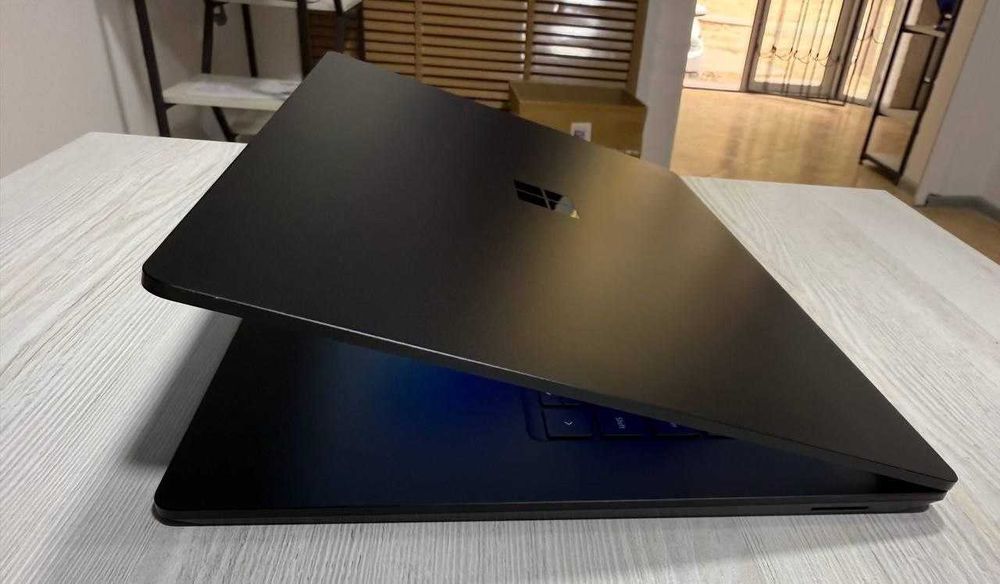 Surface Laptop 4 Black 15” 2,5K IPS сенсор Amd Ryzen 7 16GB/512GB NVMe