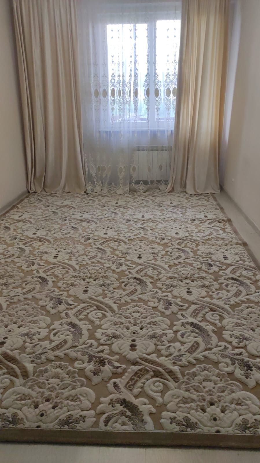 Продается ковер 6*4 гобелен +шерсть. В хорошем состоянии.