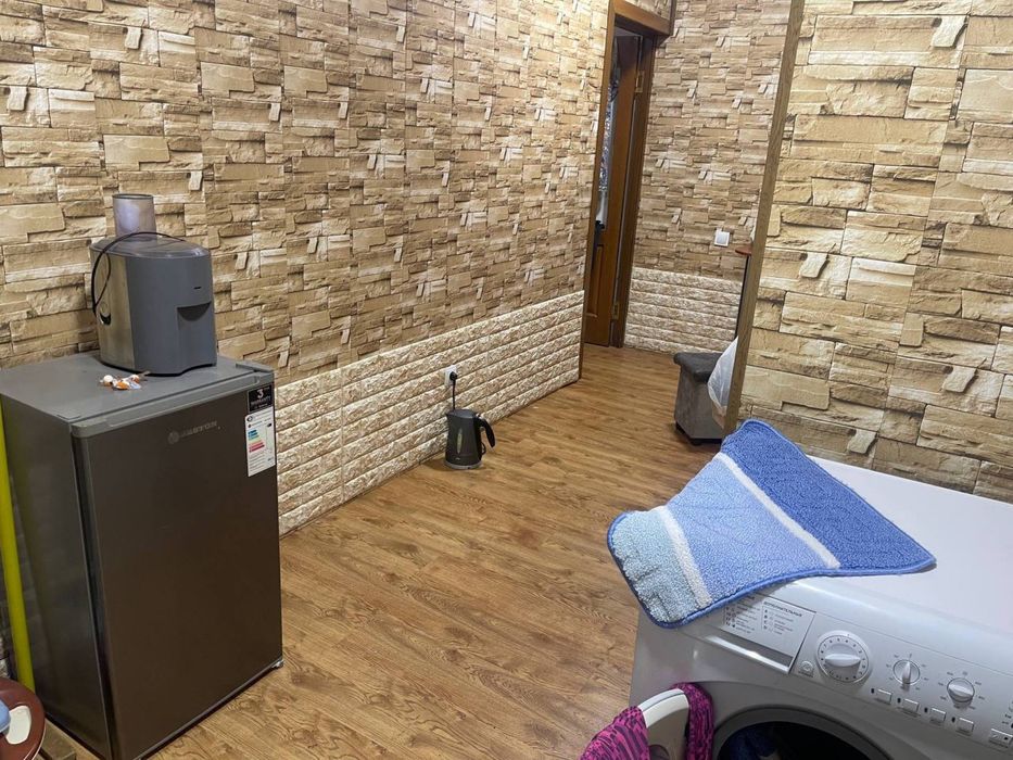 Ижарага 1/1/4 массив Феруза 1 комнатная срочно в аренду 1 хонали