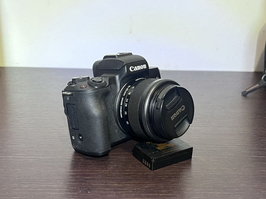 Canon  M50 + obiectiv 15-45 mm in stare PERFECTĂ de funcionare
