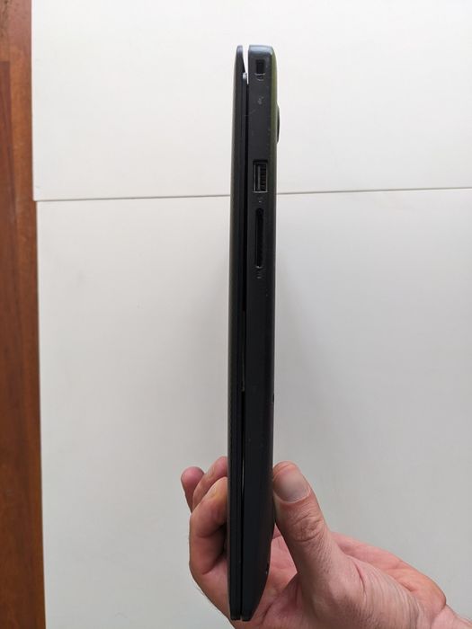 Лаптоп Dell Vostro с i3 Intel 10th gen, 10то поколение процесор - 15"