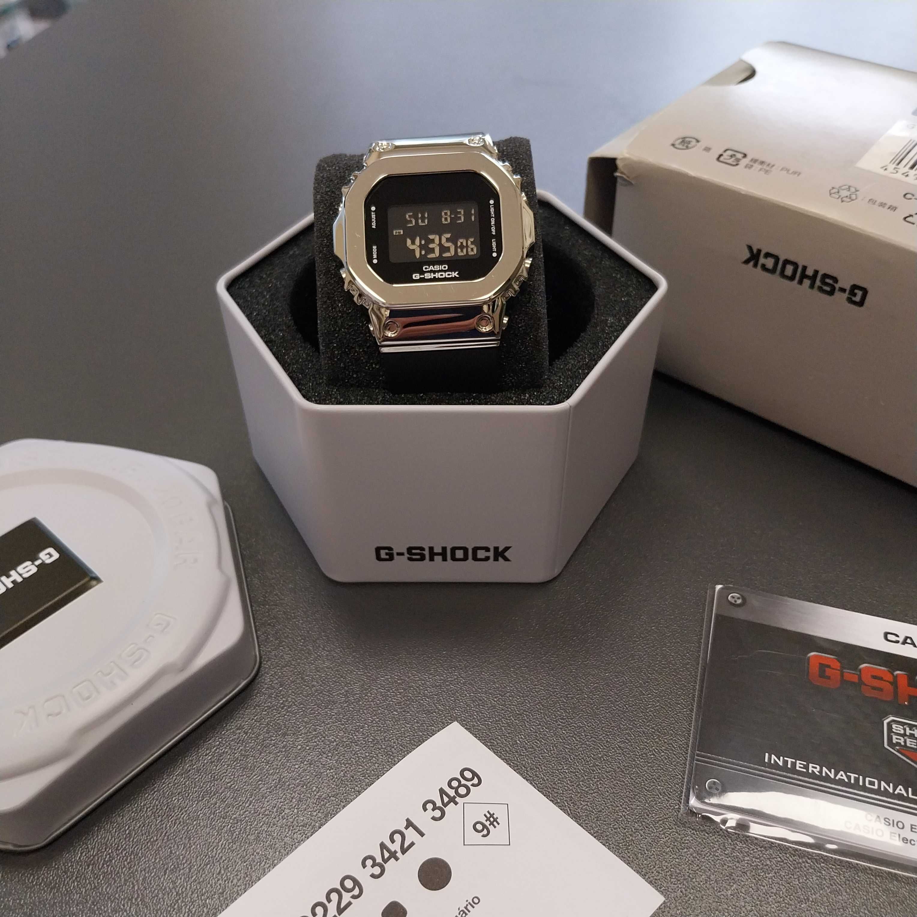 Продавам ЧИСТО НОВ часовник Casio G-Shock GM-S5600-1ER