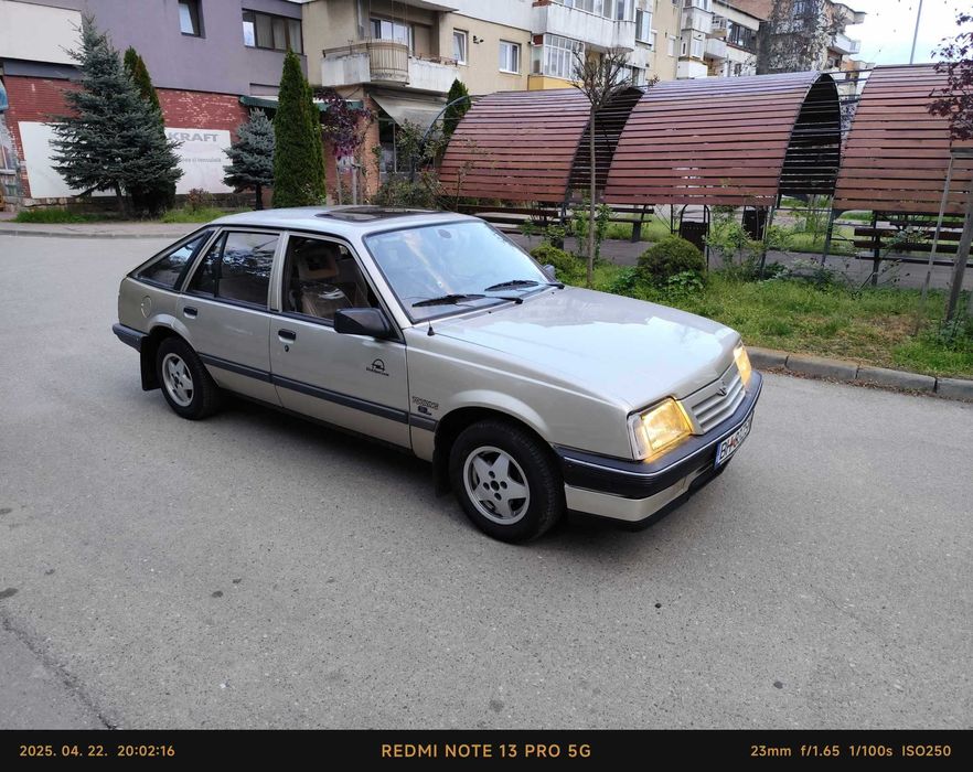 Opel Ascona C 1.6i, stare foarte bună, fără rugina! Accept schimburi!