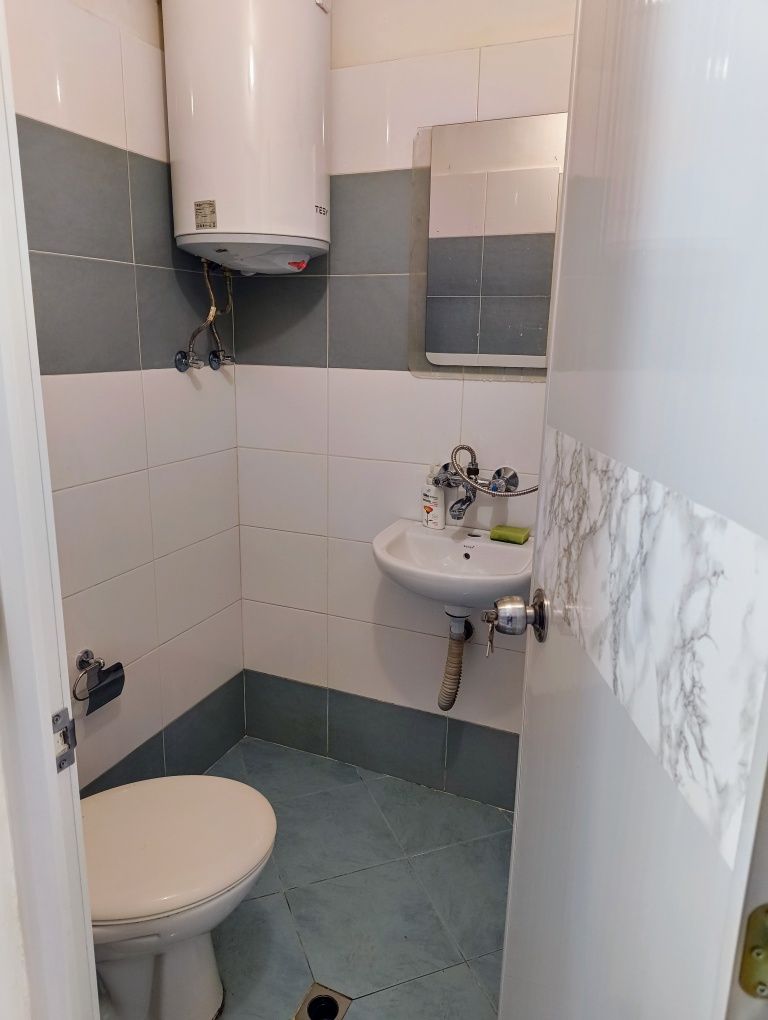 Дава се под наем Двустаен апартамент в София, Левски В - 42 кв.м за 382.5 € - Снимка #2