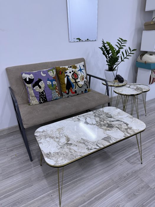 Диванчик и книжные столики и подушки вышивка