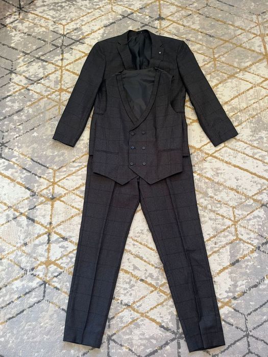 Костюм сатылады.