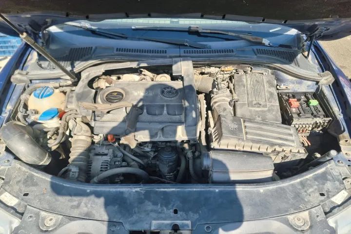 fete de usi usa  portiera stanga dreapta fata spate vas lichid parbriz expansiune compresor clima clapeta de acceleratie  Skoda Superb 2 motor 2.0tdi  BMM  Dezmembrez