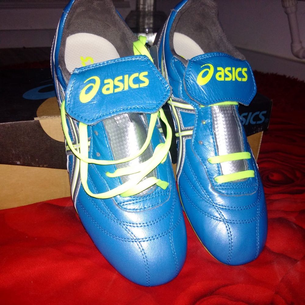 Ghete fotbal Asics din PIELE (noi)