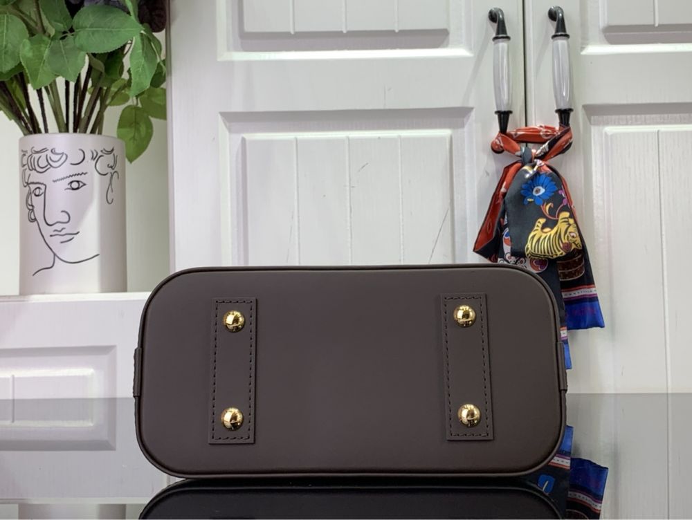 Geanta Louis Vuitton Alma 24
