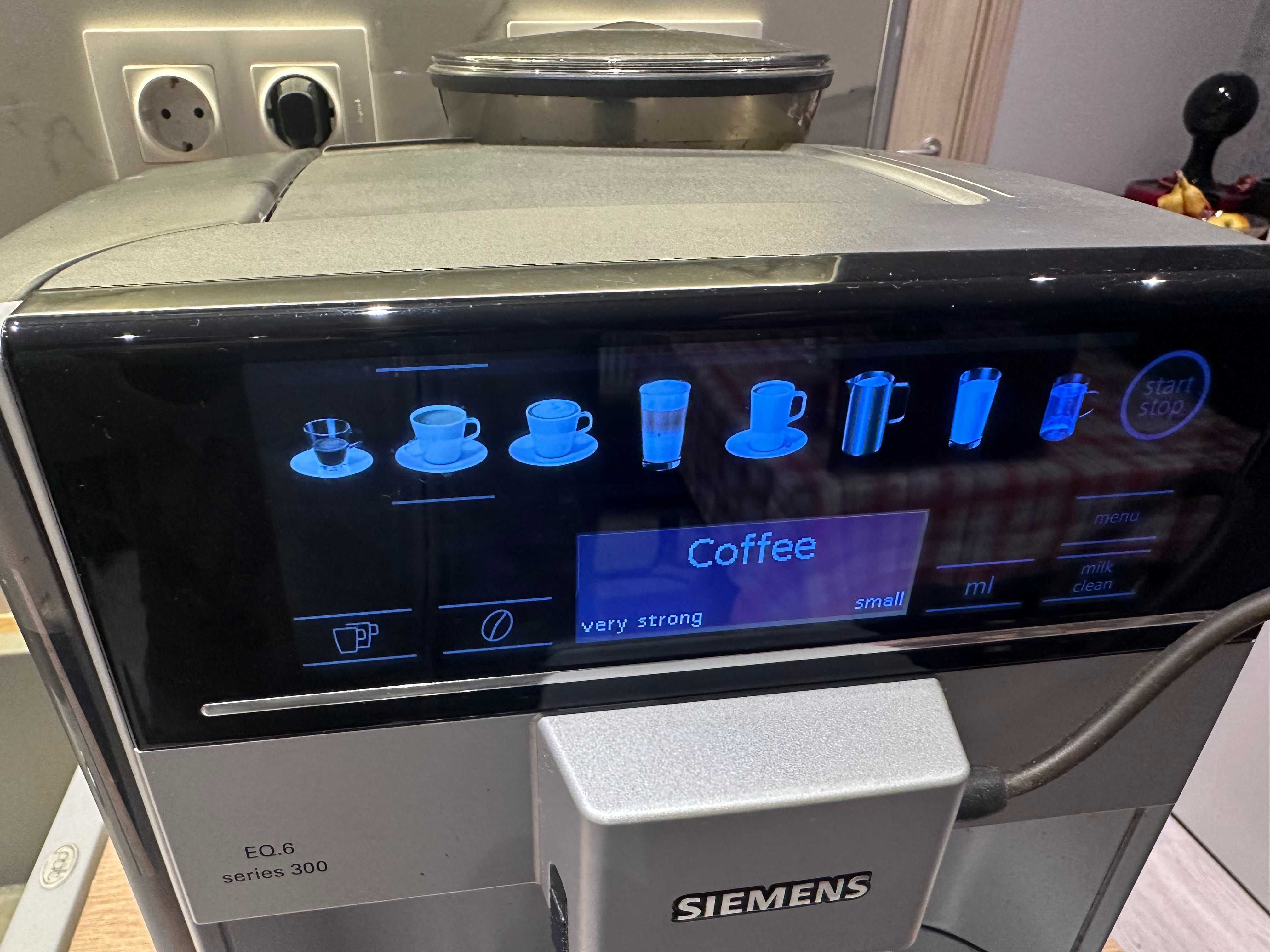 Кафемашина кафеавтомат каферобот Siemens EQ.6 Siemens EQ6-series 300