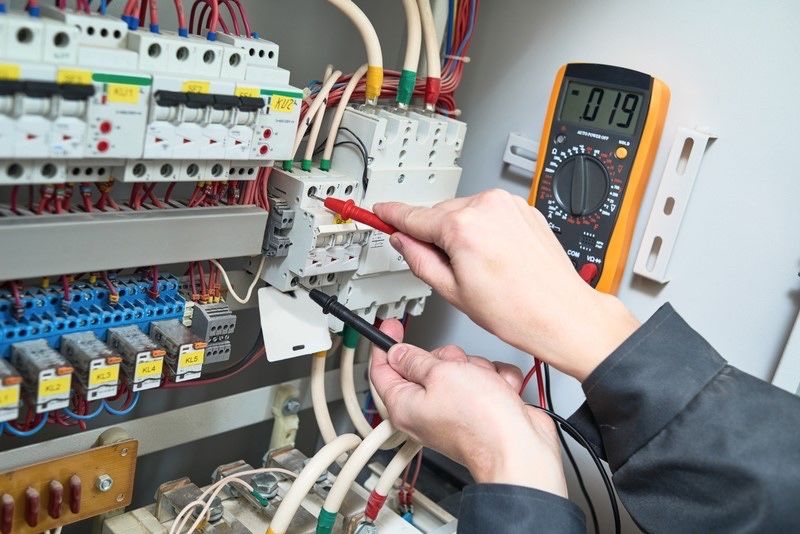 Electrician Ploiesti autorizat interventii electrice 24/7 automatizări