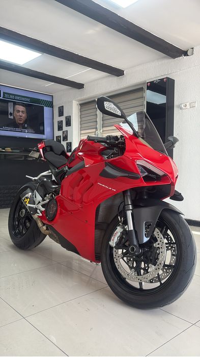 Ducati Panigale  v4
