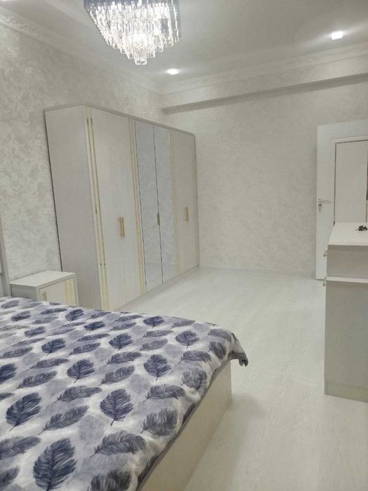 3-комнатная, 4/8, Центр, ориентир Чехова и метро Ойбек`