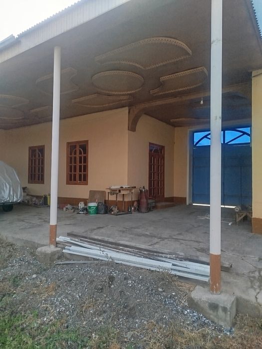 Китоб шахридан ховли сотилади