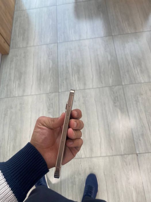 Продаю телефон Iphone 16 pro