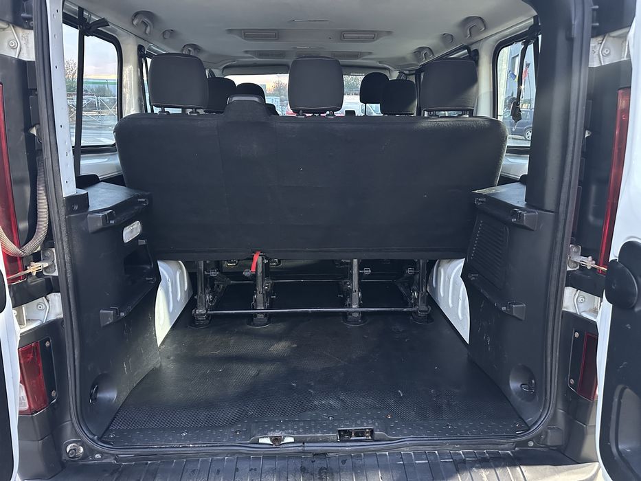 Ford/Renault Trafic/2017/8+1locuri/6+1Vit/Clima/Fiscal-9.990€