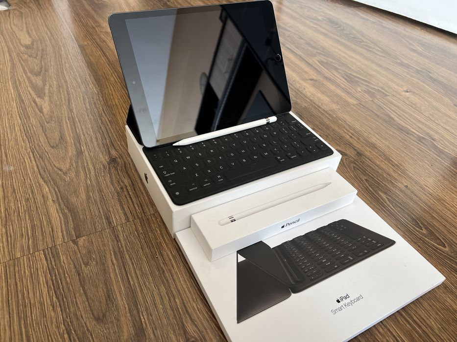 Apple Ipad 9 (2020) + apple pen 1 gen + apple keyboard folio