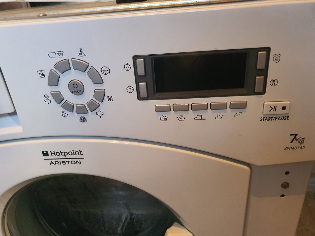 Пералня за вграждане Hotpoint Ariston BWMD742