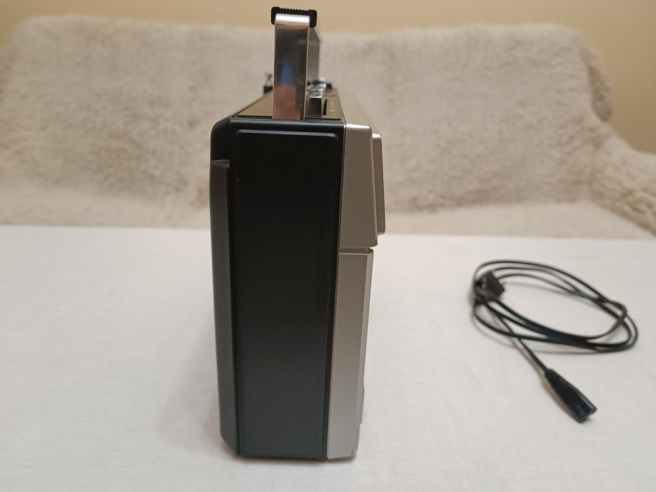 Касетофон Universum