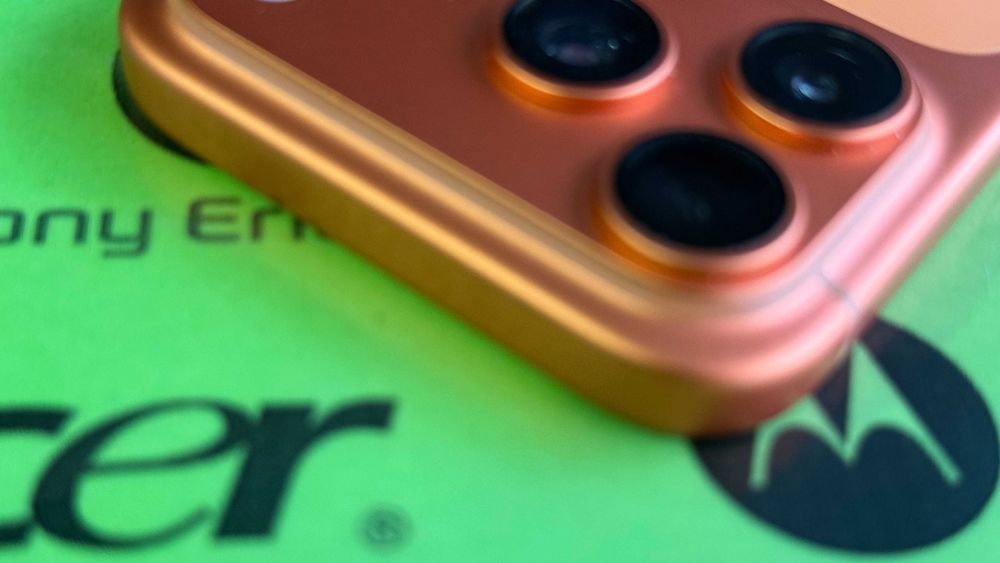 iPhone 17 Pro 256gb Cosmic Orange фабрично отключен