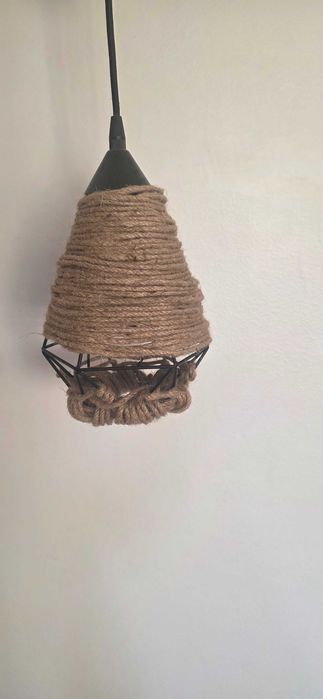 Corp de iluminat pentru hol.