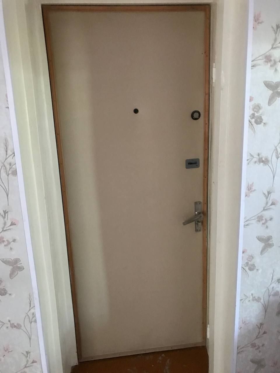 Железная дверь продаётся