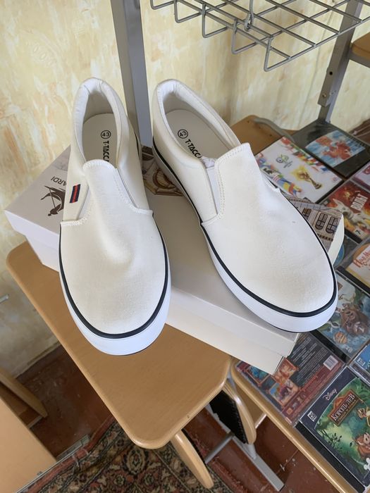 Продам слипоны (макасы) новые