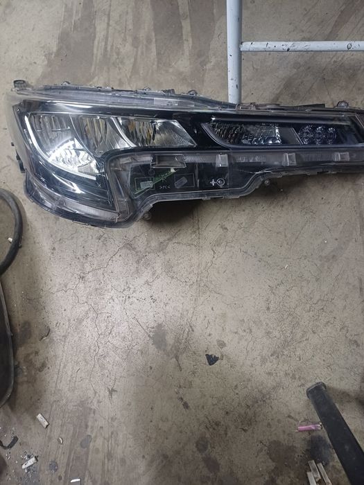 Far dreapta Toyota Corolla original cod 90119224,81110-02s60