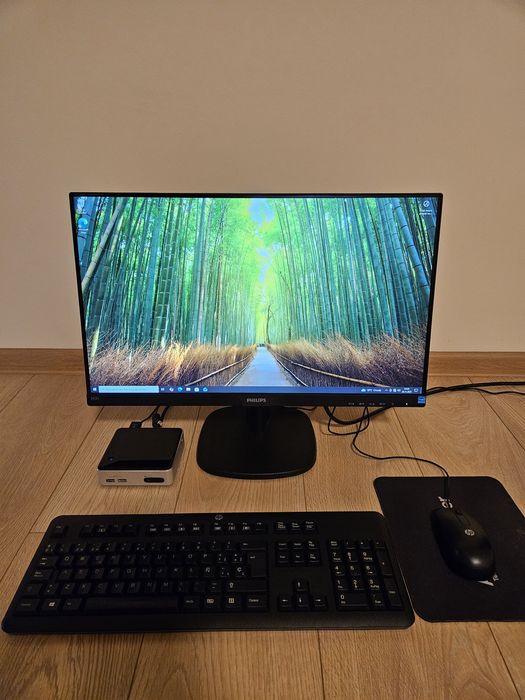 Sistem mini PC Intel NUC I3