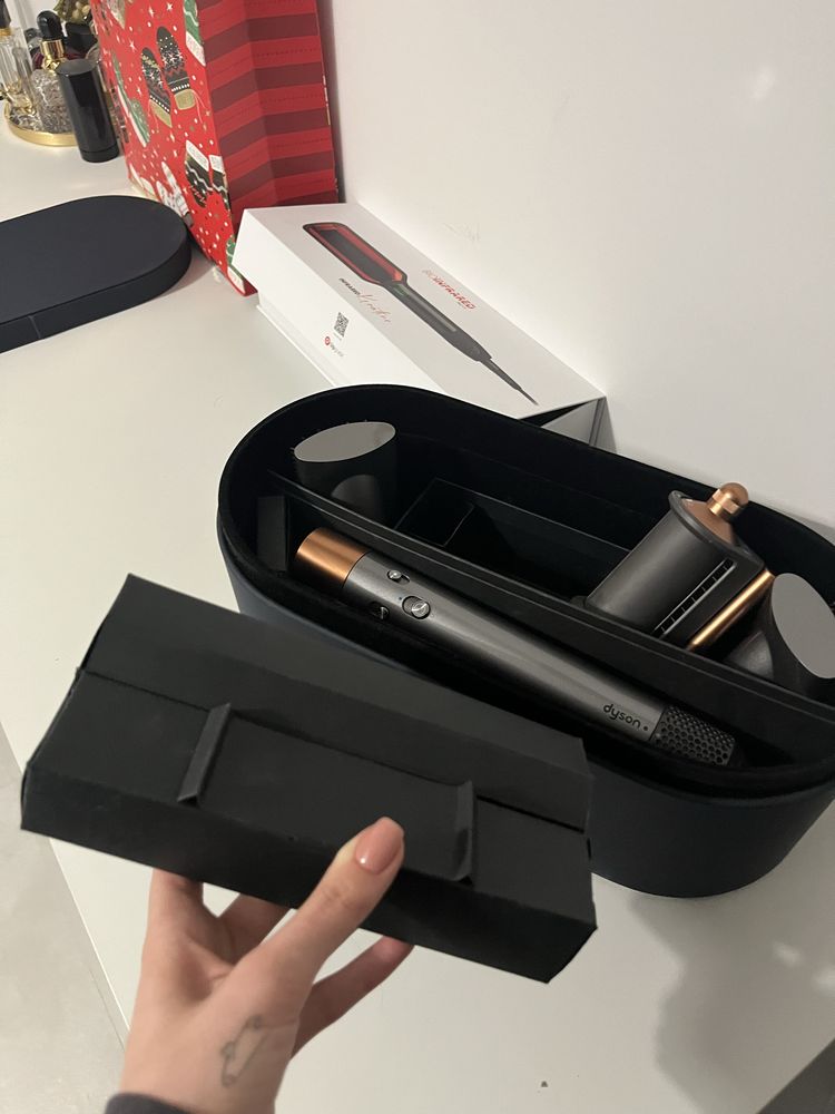 Dyson airwrap като чисто нов