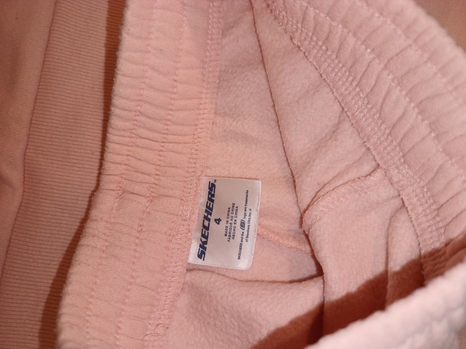 Scechers ,спортен комплект за 4 год.