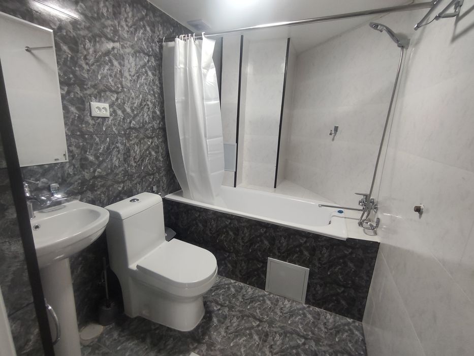 Фаргона шахар Фрунзе массивда 3 хонали квартира ижарага берилади.