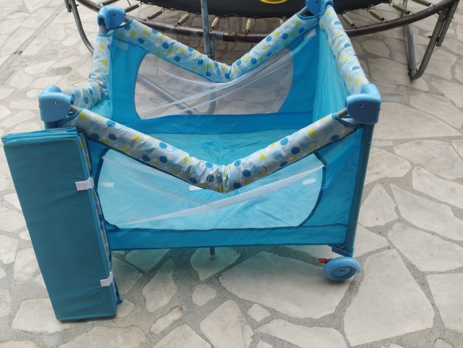 Бебешка количка + зимен кош -кошара,шезлонг,проходилка и кош за