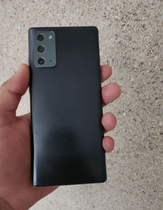 Samsung Not 20 5G.  Ideal